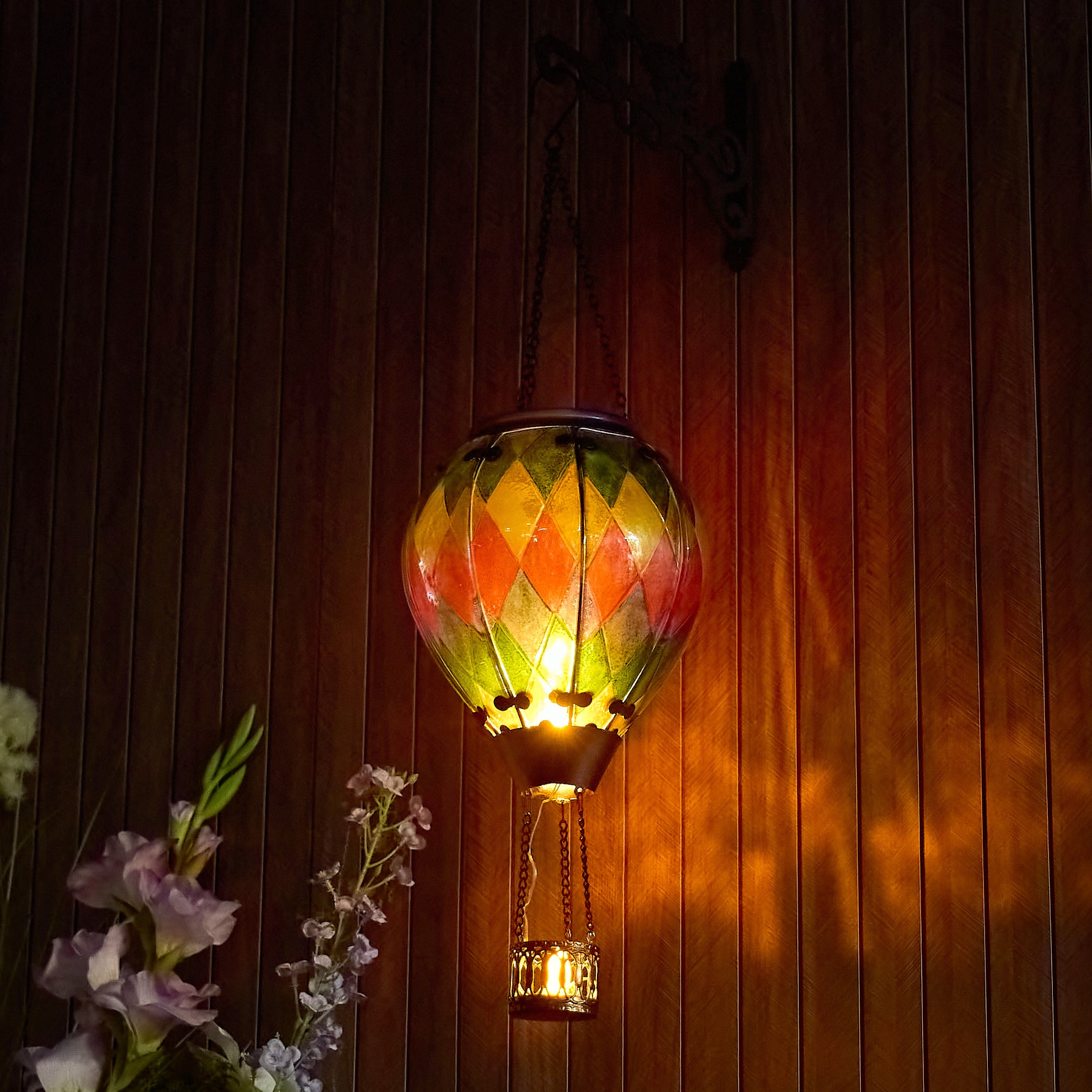 Hand-painted color prism solar hot air balloon lantern for backyard decorations, patio decor, and garden solar lights with warm flame-effect glow.