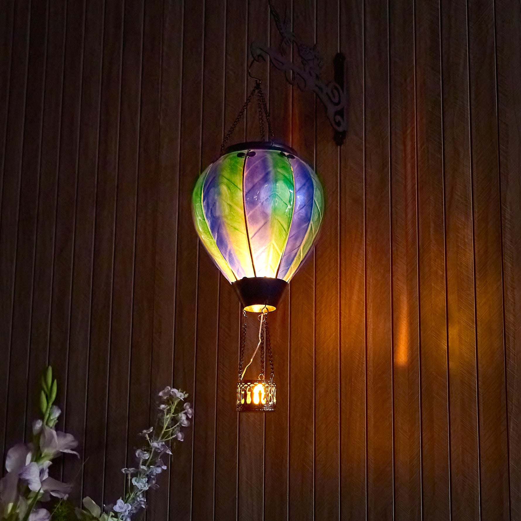 Green hand-painted solar hot air balloon lantern for backyard decorations, patio decor, and garden solar lights with a warm flame-effect glow