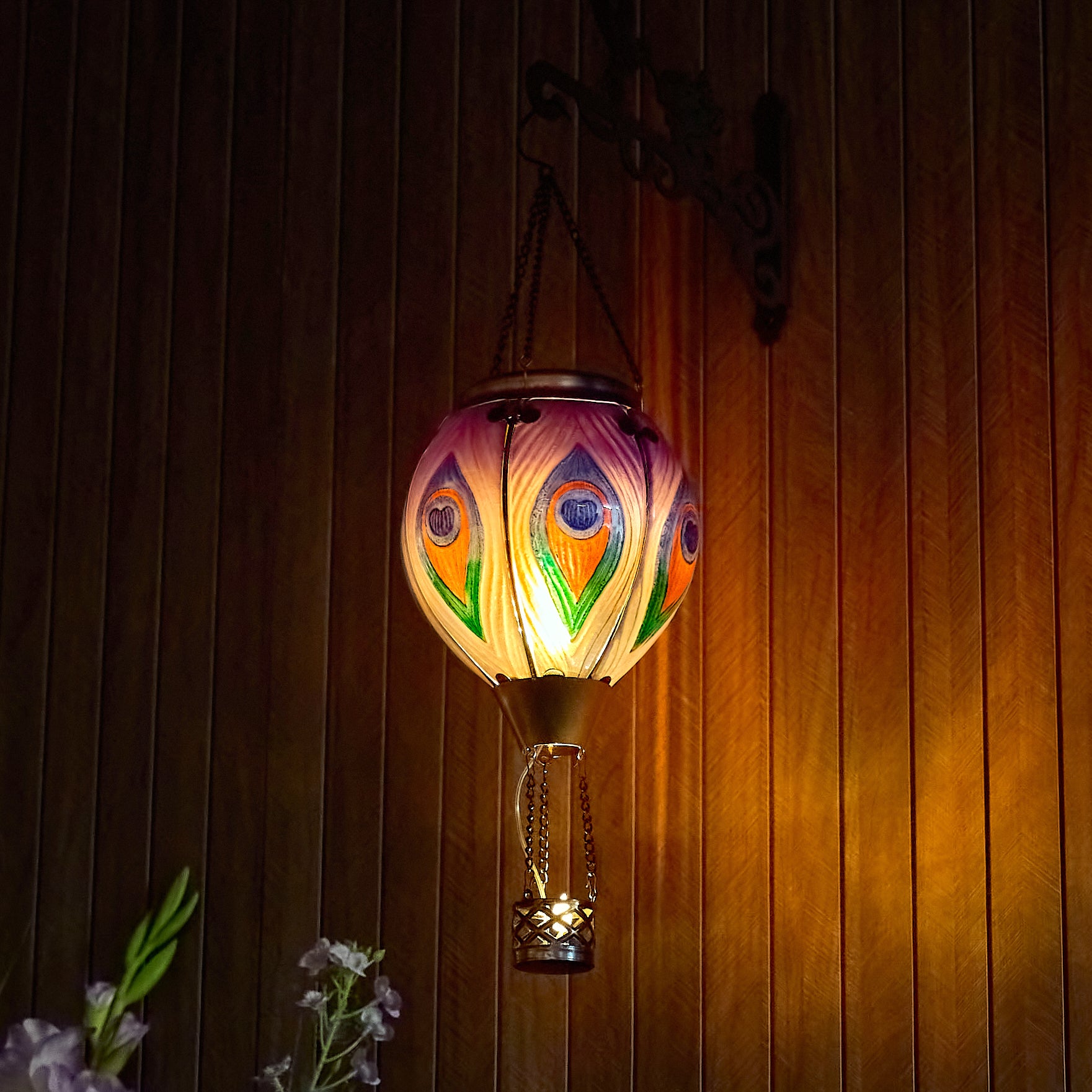 Colorful peacock feather–pattern solar balloon lantern for garden decorations, yard décor, and patio solar lighting with a soft flame-style illumination