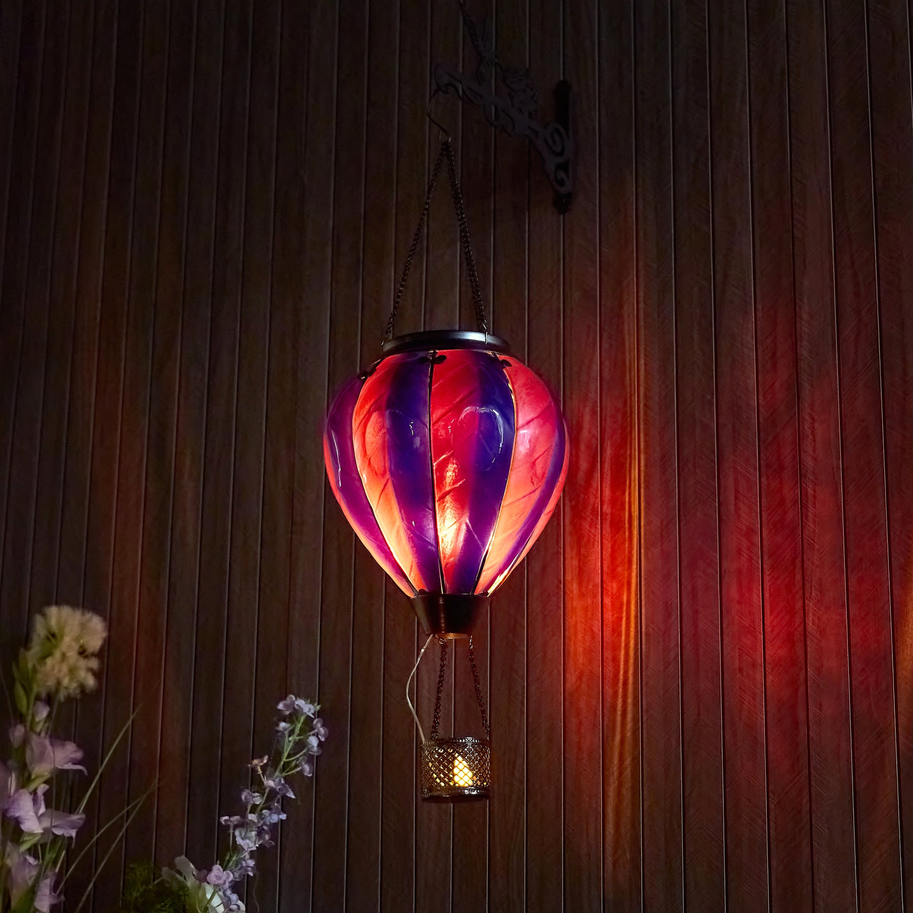 Purple hand-painted glass solar balloon lantern for garden decorations, front yard décor, and backyard lantern displays with flame-effect solar lighting